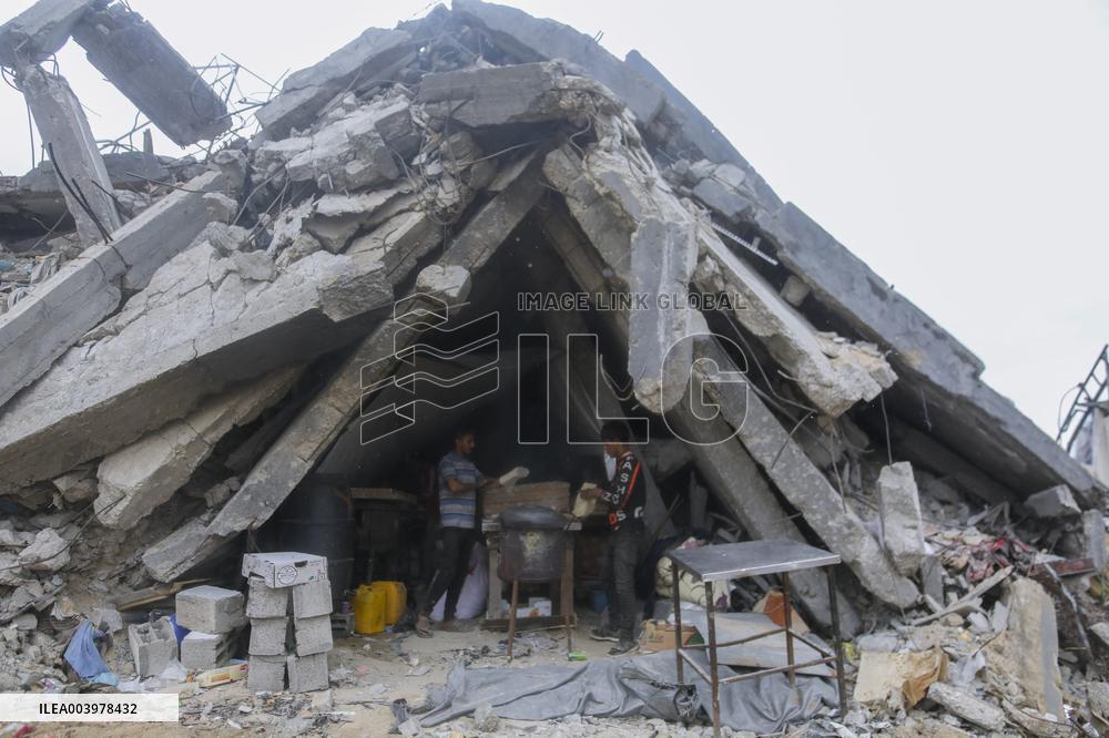 Rubble and debris cover the streets Jabalia - Gaza Strip