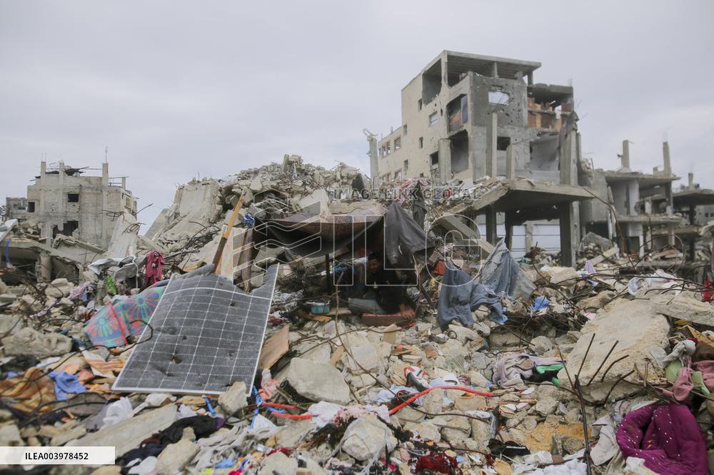 Rubble and debris cover the streets Jabalia - Gaza Strip