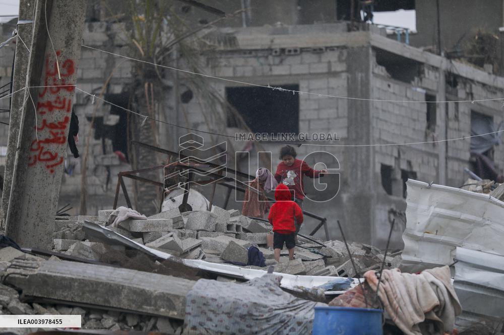 Rubble and debris cover the streets Jabalia - Gaza Strip