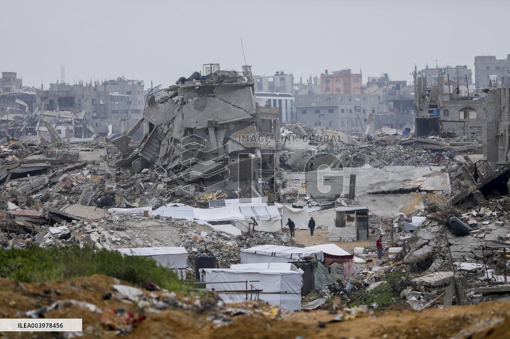 Rubble and debris cover the streets Jabalia - Gaza Strip