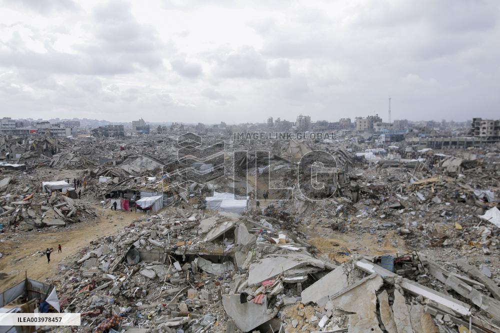 Rubble and debris cover the streets Jabalia - Gaza Strip