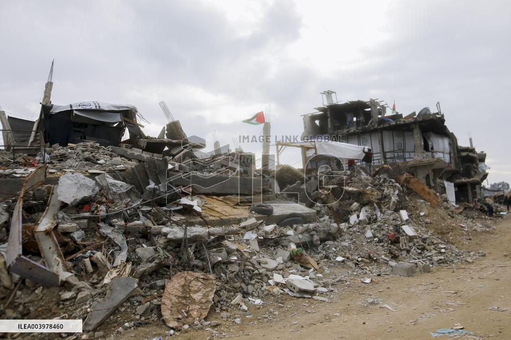 Rubble and debris cover the streets Jabalia - Gaza Strip