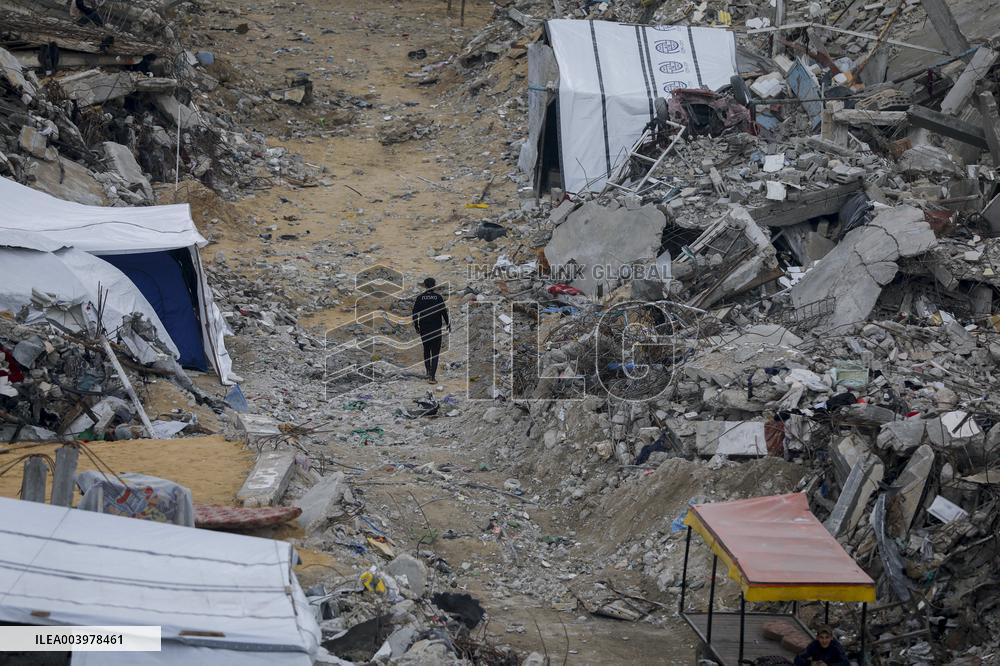 Rubble and debris cover the streets Jabalia - Gaza Strip