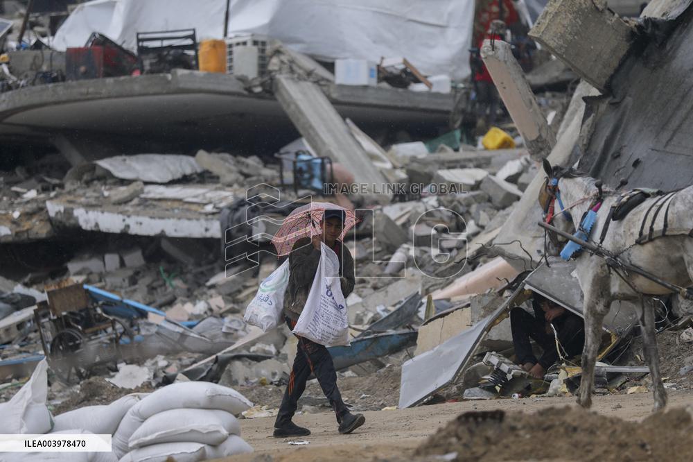 Rubble and debris cover the streets Jabalia - Gaza Strip