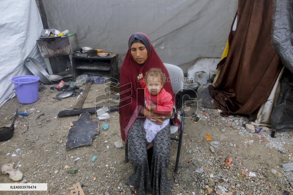 Rubble and debris cover the streets Jabalia - Gaza Strip