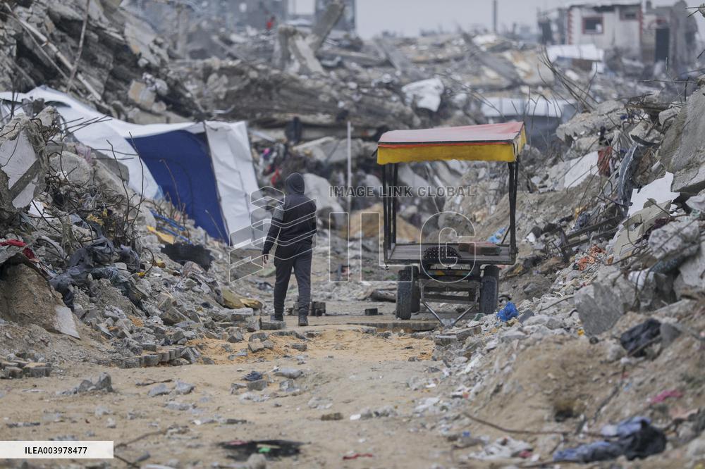 Rubble and debris cover the streets Jabalia - Gaza Strip