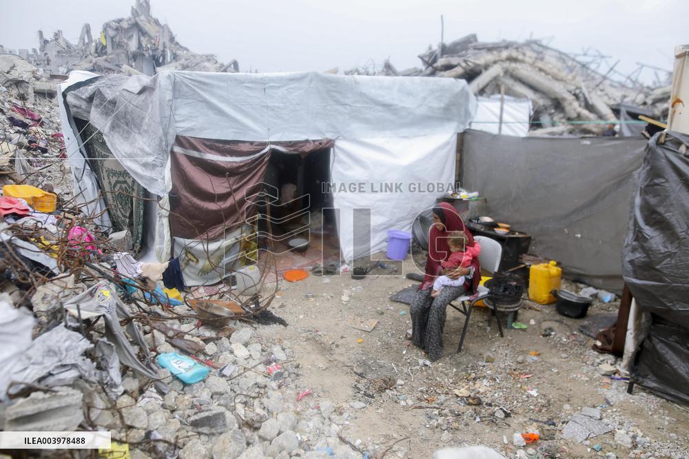 Rubble and debris cover the streets Jabalia - Gaza Strip