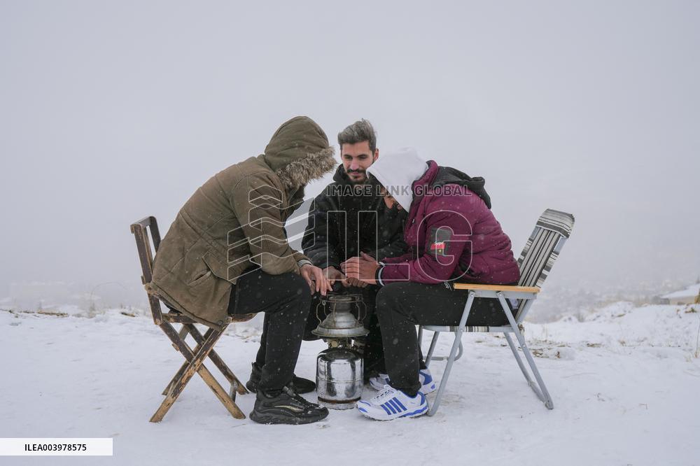 Rare heavy snowfall in Damascus