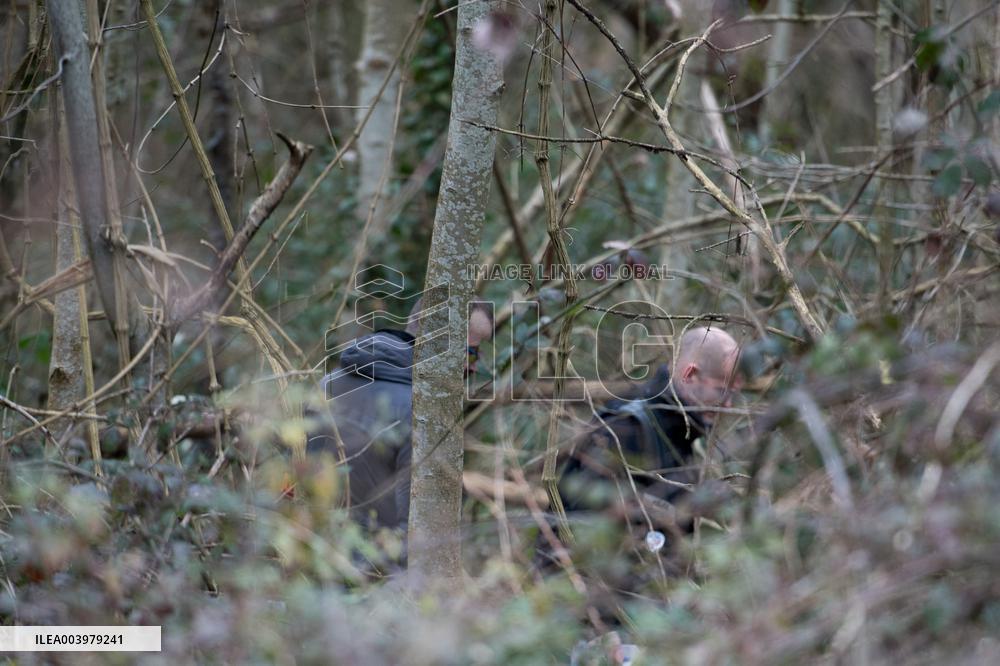 Schoolgirl Found Dead In A Wood - Essonne