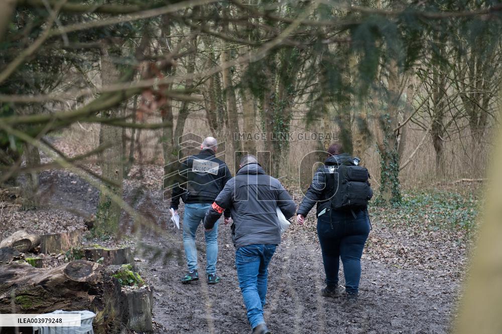 Schoolgirl Found Dead In A Wood - Essonne