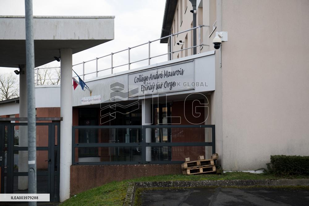 Schoolgirl Found Dead In A Wood - Essonne