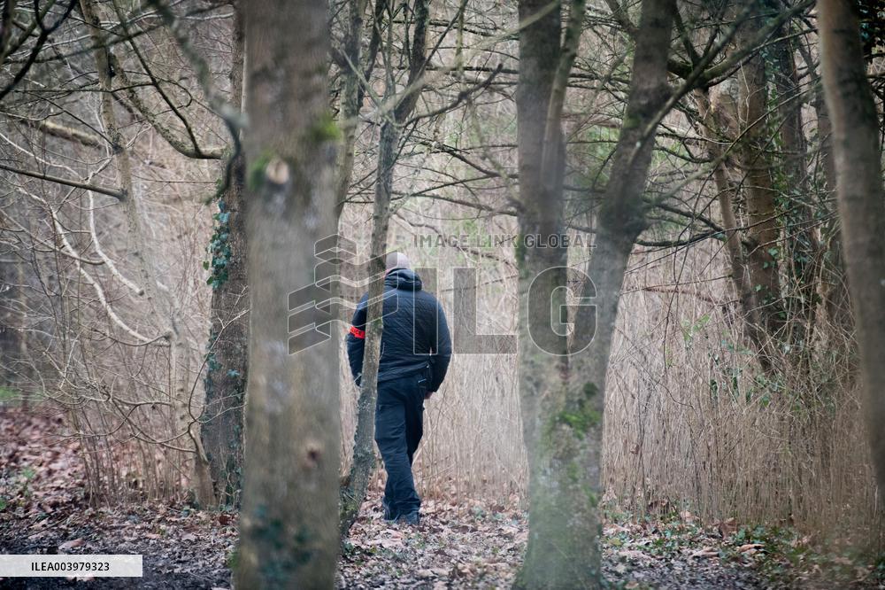 Schoolgirl Found Dead In A Wood - Essonne