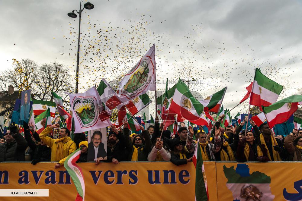 A Rally For Freedom In Iran - Paris