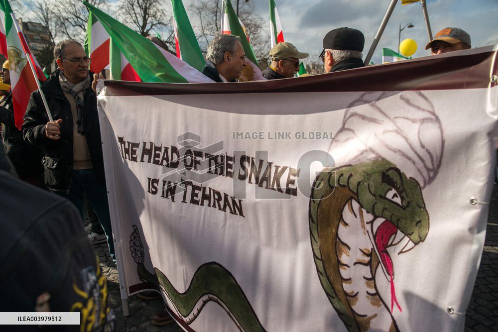 A Rally For Freedom In Iran - Paris