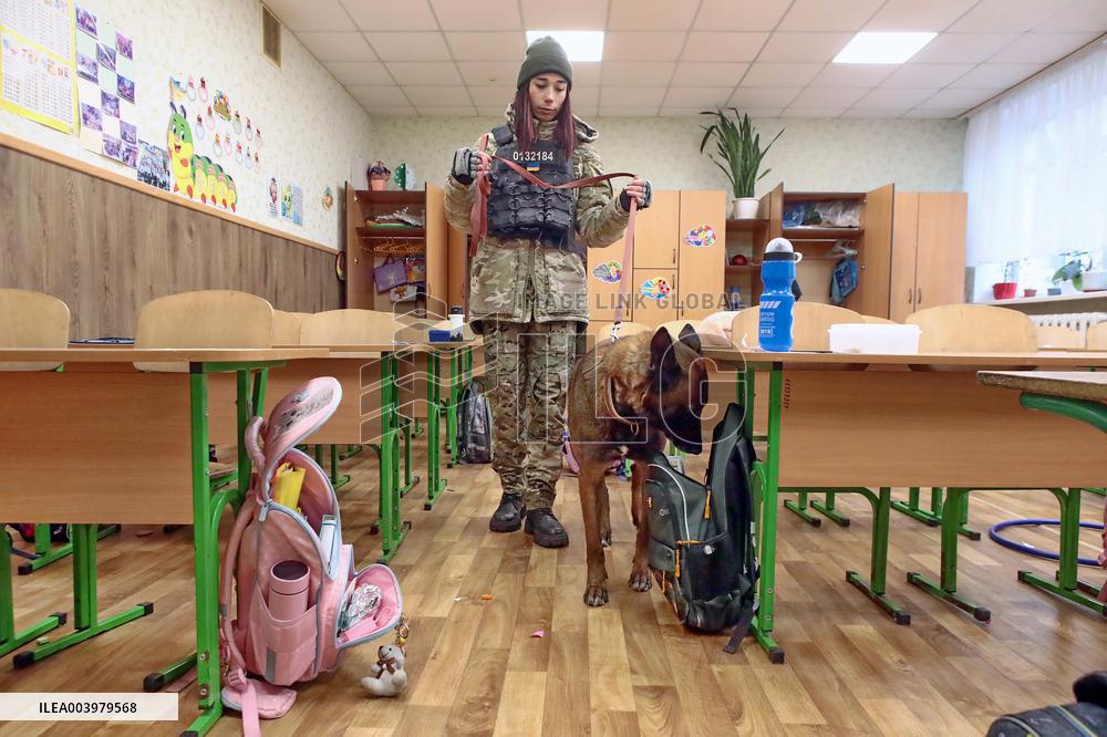 Evacuation of children and search for explosives in school of Vyshneve