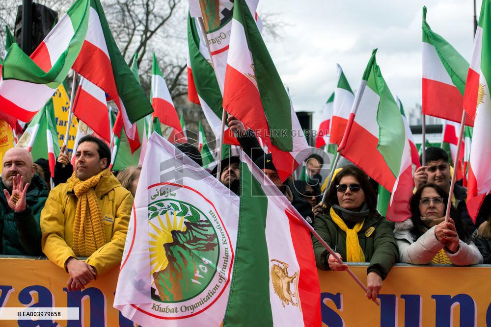 A Rally For Freedom In Iran - Paris