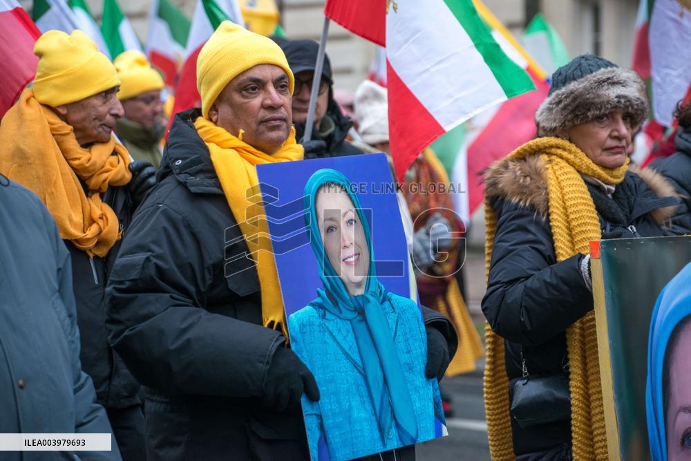 A Rally For Freedom In Iran - Paris