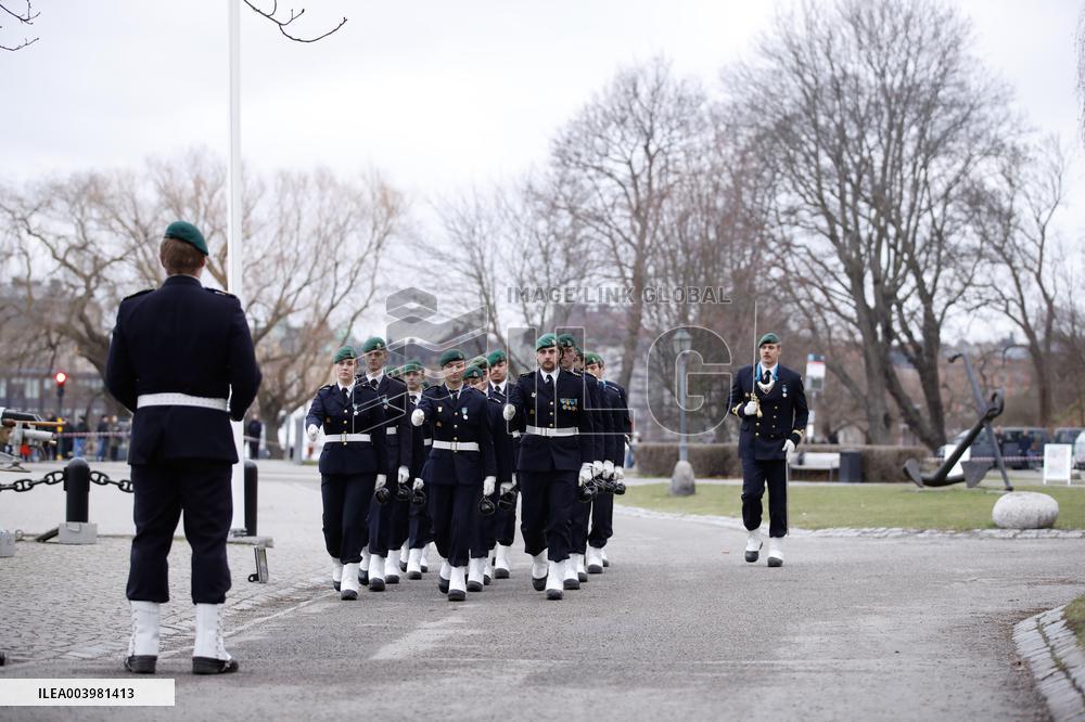 SALUTES FOR NEW PRINCESS