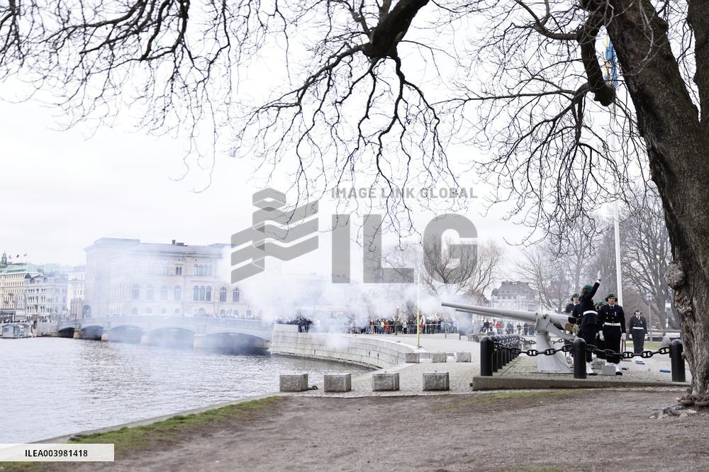 SALUTES FOR NEW PRINCESS