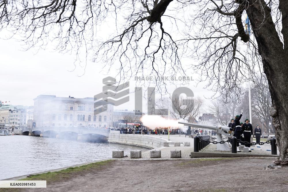 SALUTES FOR NEW PRINCESS