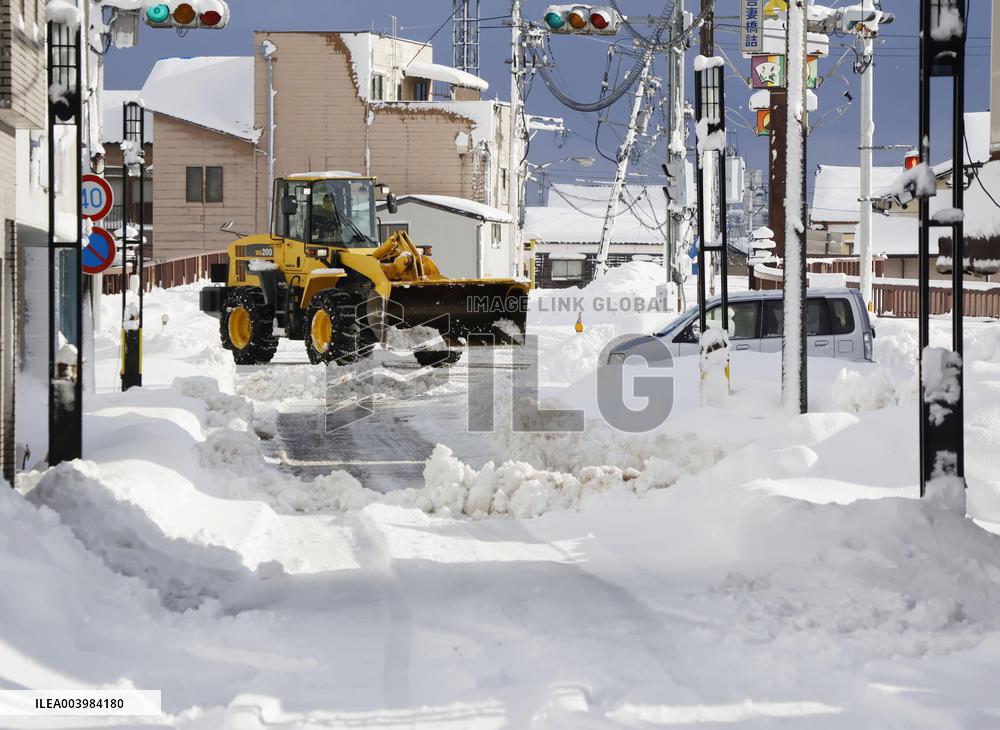 Heavy snowfall in Japan