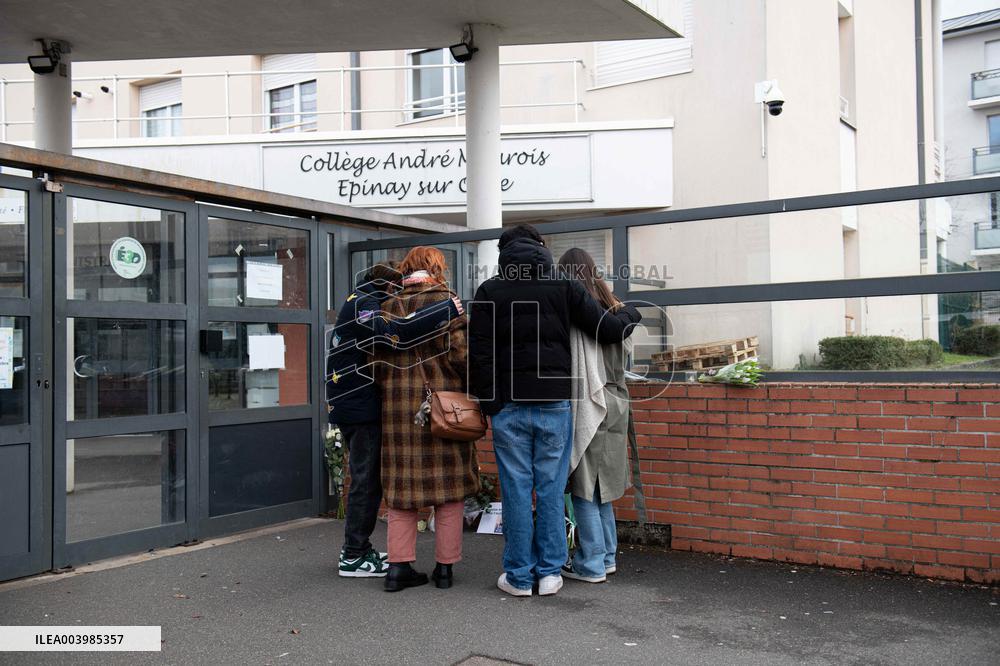Schoolgirl Found Dead In A Wood - Essonne