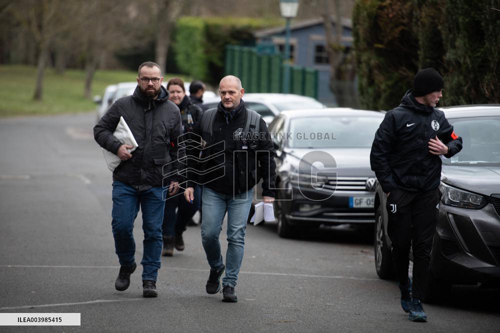 Schoolgirl Found Dead In A Wood - Essonne