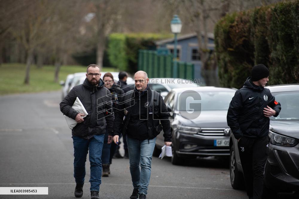 Schoolgirl Found Dead In A Wood - Essonne
