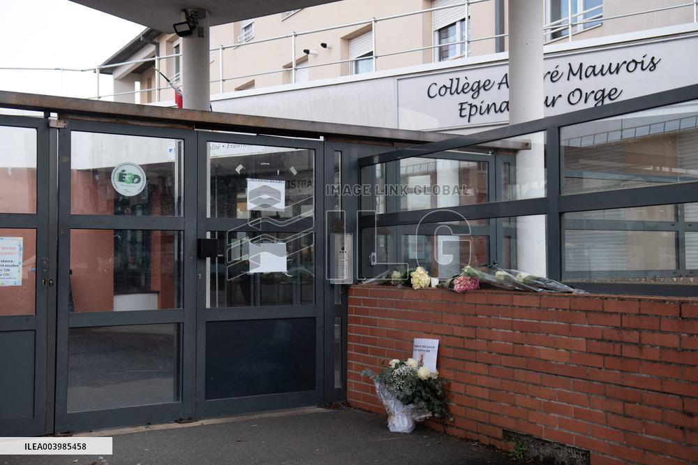 Schoolgirl Found Dead In A Wood - Essonne