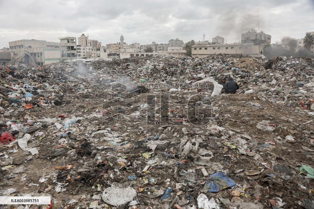Historic Firas Square Turned Into The Largest Landfill In Gaza