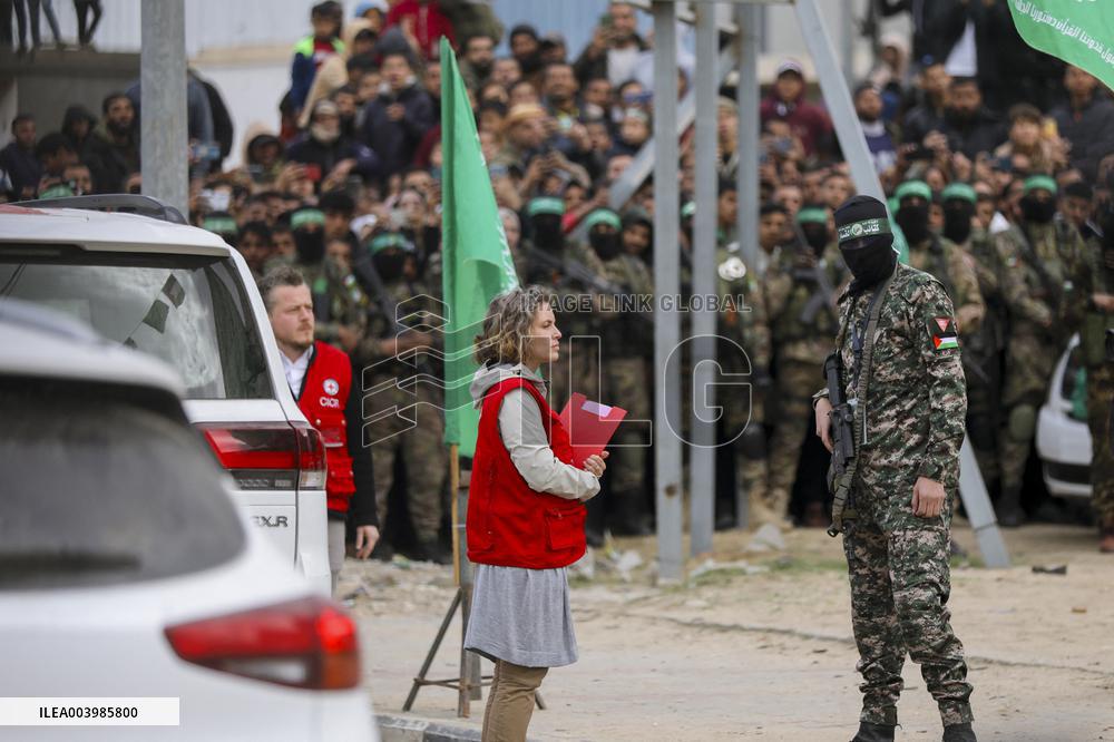 Hamas Hands Over 3 Israeli Hostages To Red Cross - Gaza