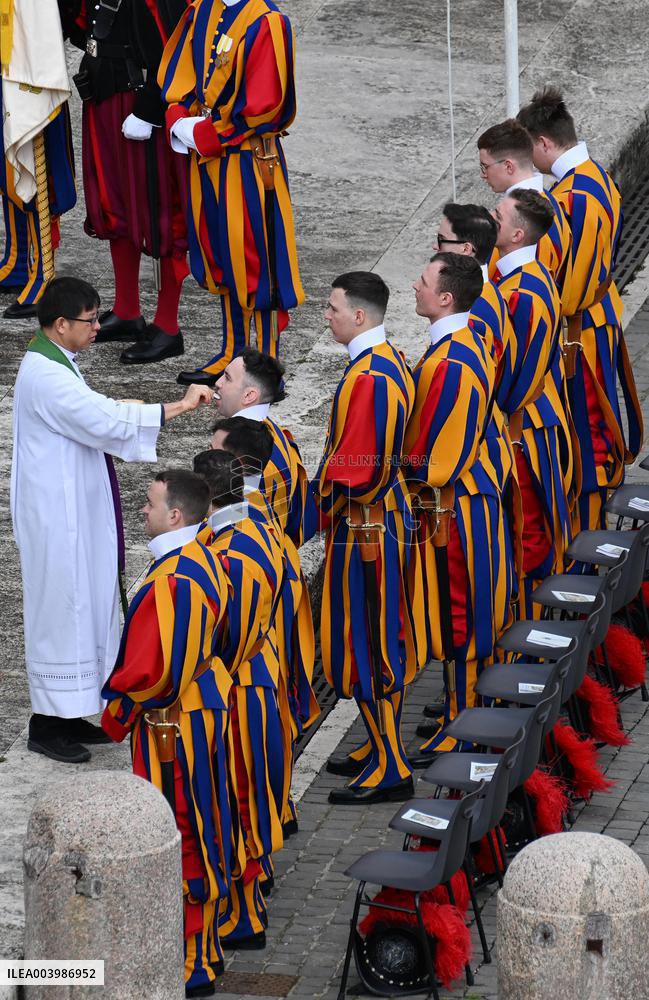 Pope Francis Leads Jubilee Mass for Armed Forces And Police - Vatican