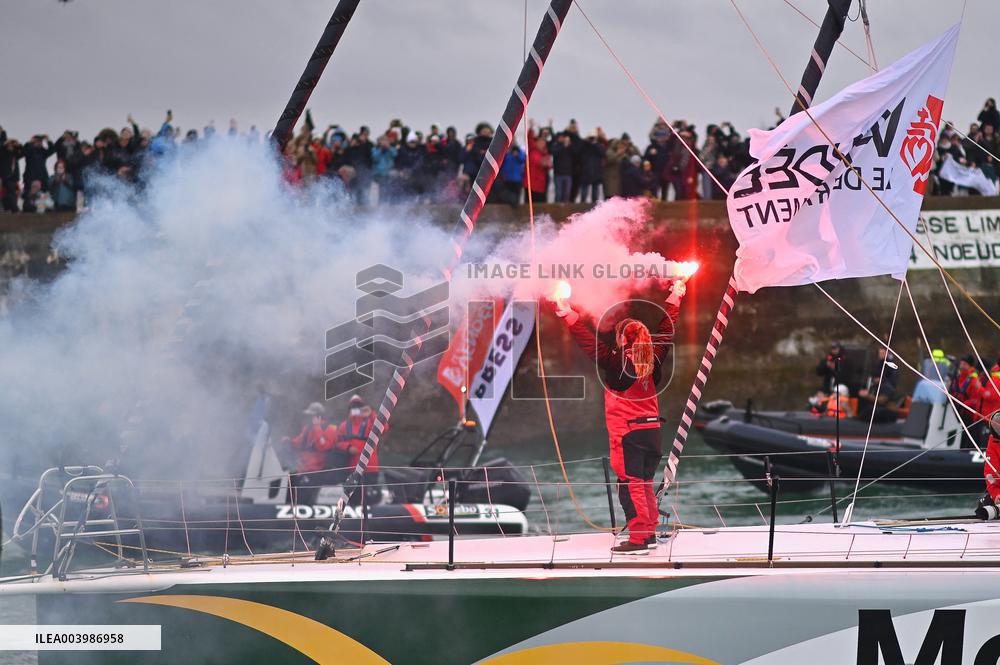 Violette Dorange, Youngest Ever Skipper Completes Vendee Globe