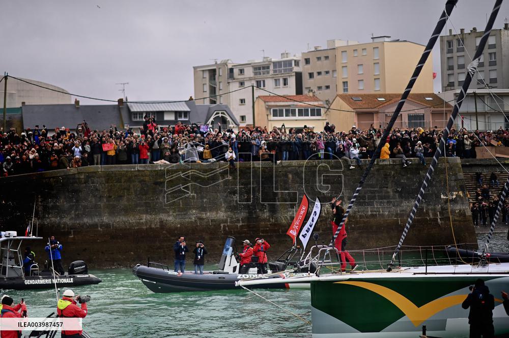 Violette Dorange, Youngest Ever Skipper Completes Vendee Globe