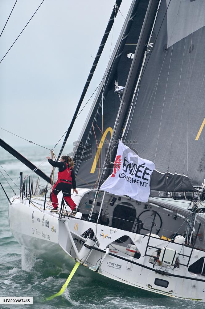 Violette Dorange, Youngest Ever Skipper Completes Vendee Globe
