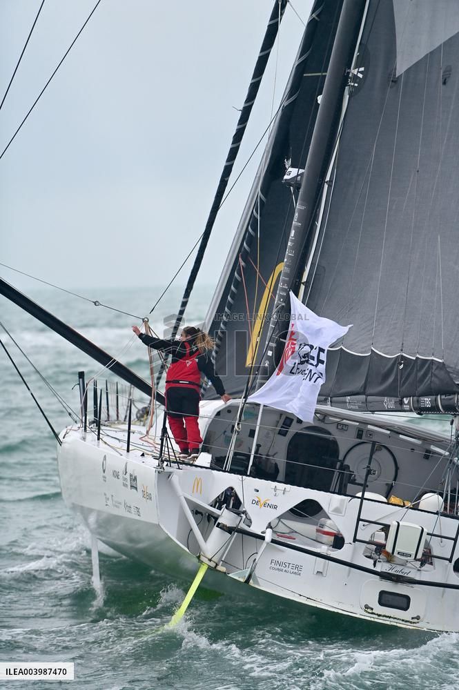 Violette Dorange, Youngest Ever Skipper Completes Vendee Globe