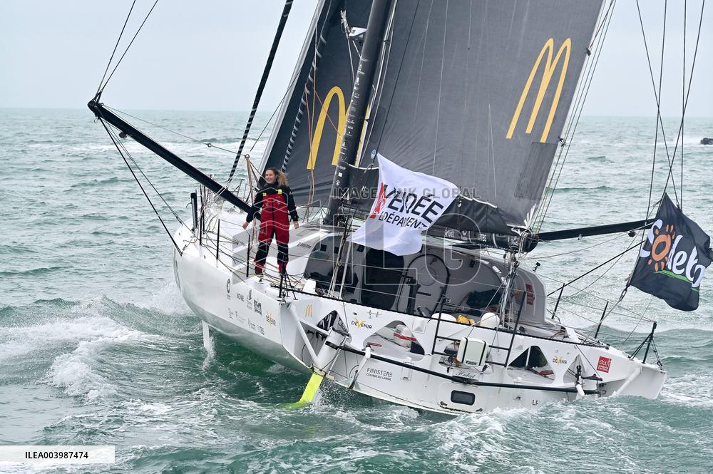 Violette Dorange, Youngest Ever Skipper Completes Vendee Globe