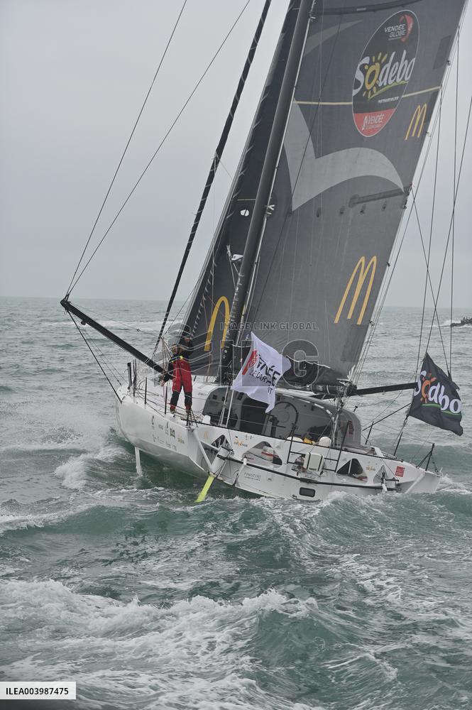 Violette Dorange, Youngest Ever Skipper Completes Vendee Globe