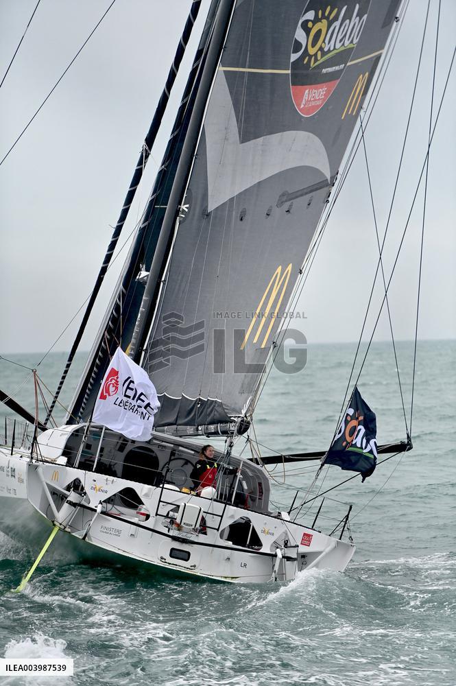 Violette Dorange, Youngest Ever Skipper Completes Vendee Globe