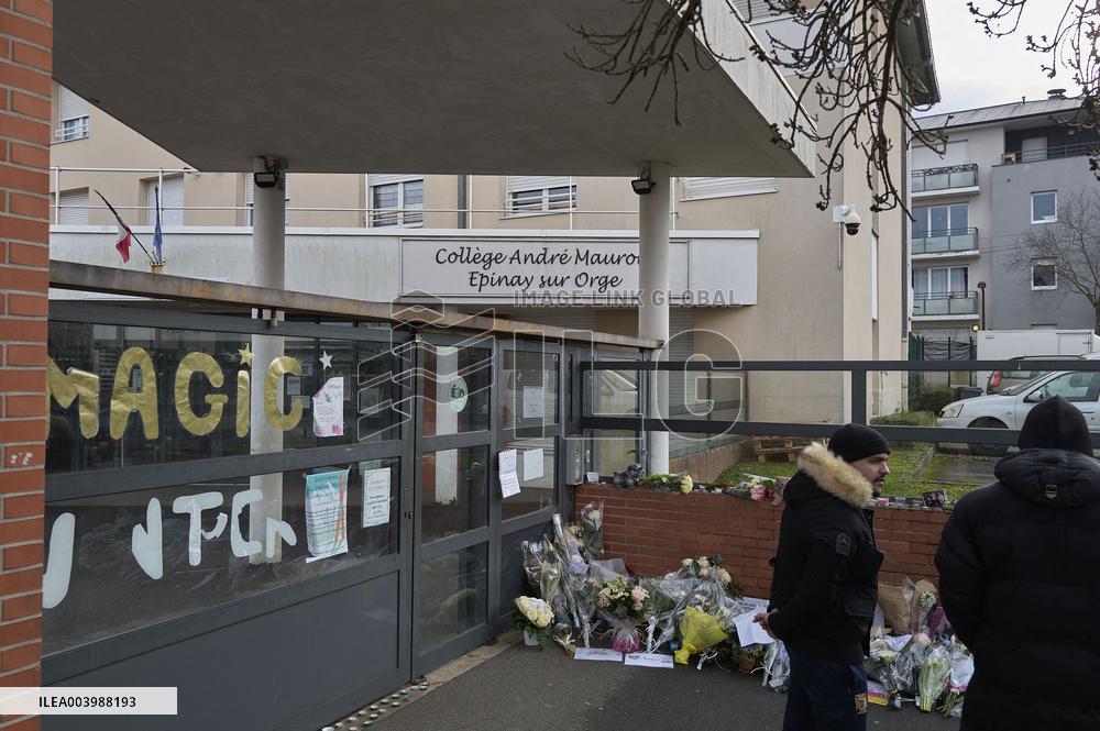 Pay Tribute To Louise, Schoolgirl Found Dead In A Wood - Essonne