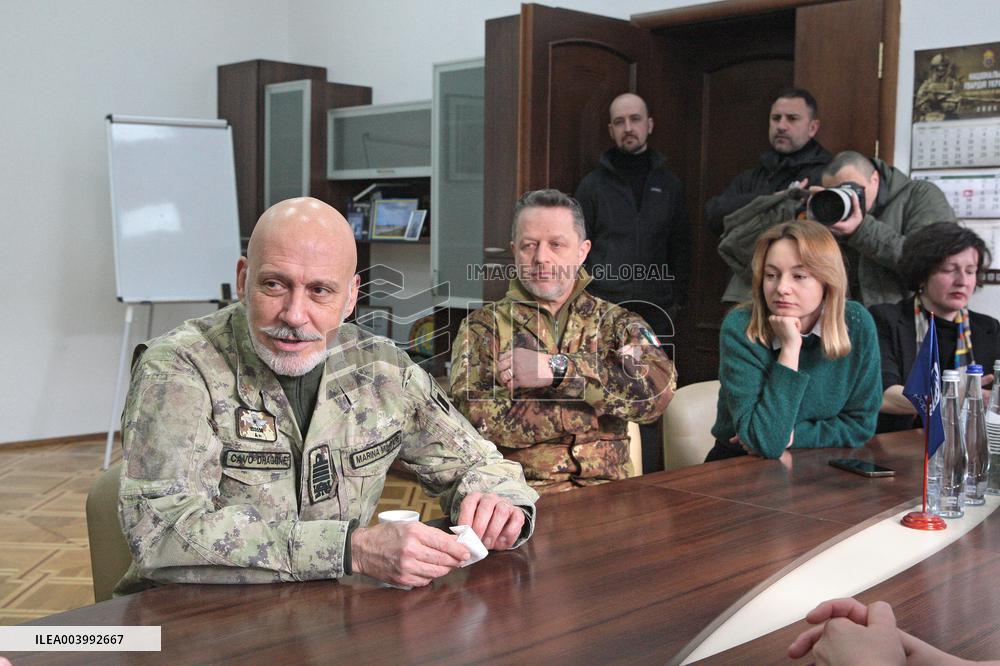 Admiral Giuseppe Cavo Dragone visits Ukraine