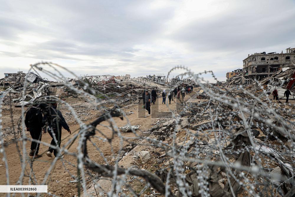 Displaced Palestinians Returning Home - Gaza