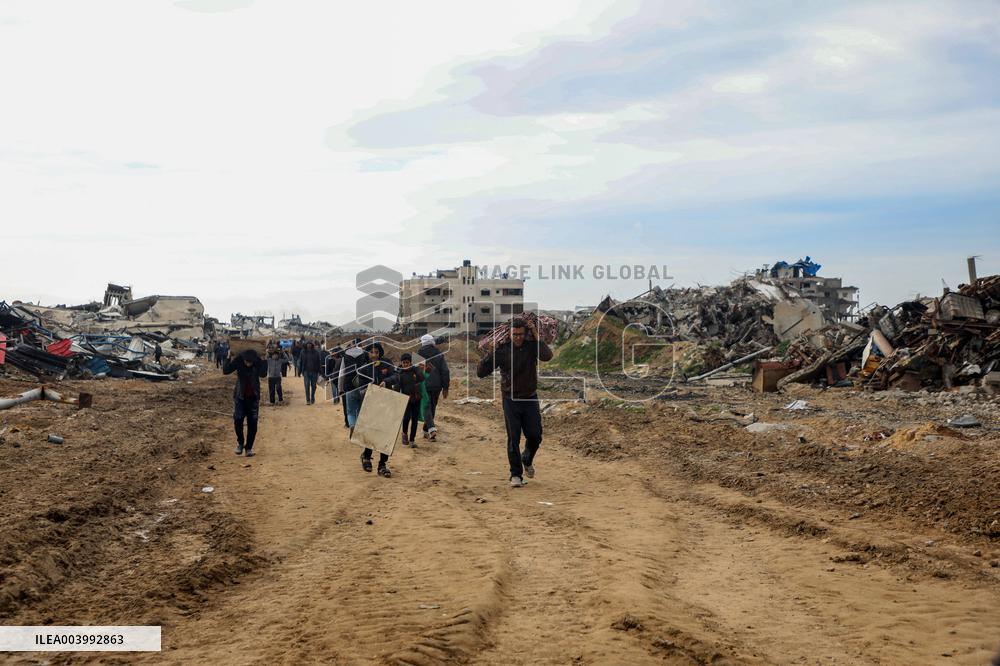 Displaced Palestinians Returning Home - Gaza