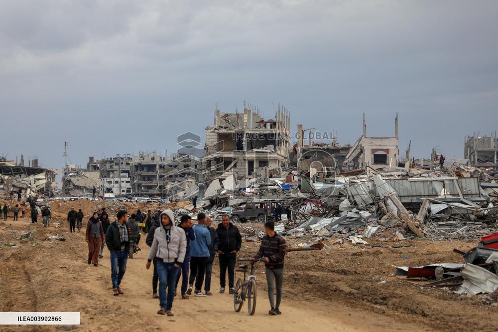 Displaced Palestinians Returning Home - Gaza