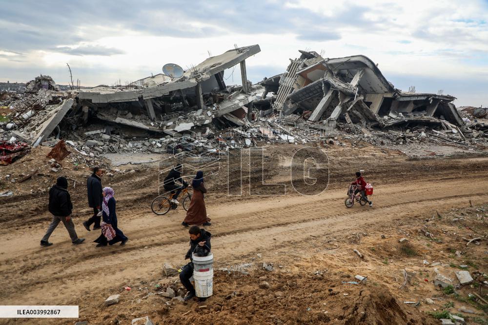 Displaced Palestinians Returning Home - Gaza
