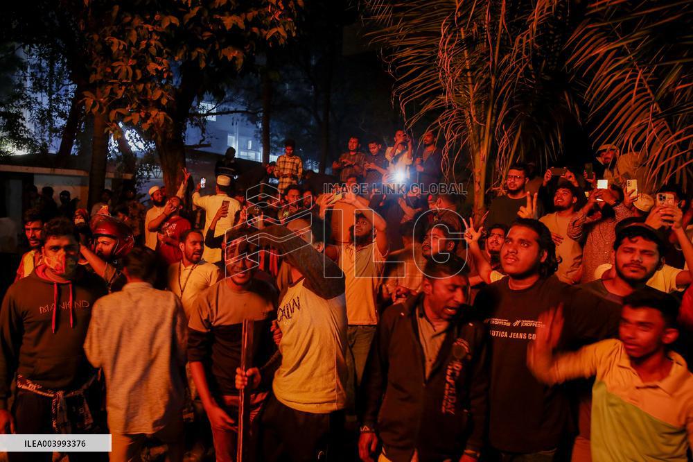 Protesters Set Fire To Ex-Bangladesh PM's Family Home - Dhaka