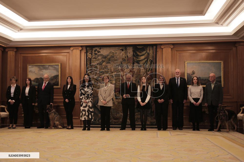 Queen Sofia Meets Héroes de 4 Patas Representatives - Madrid