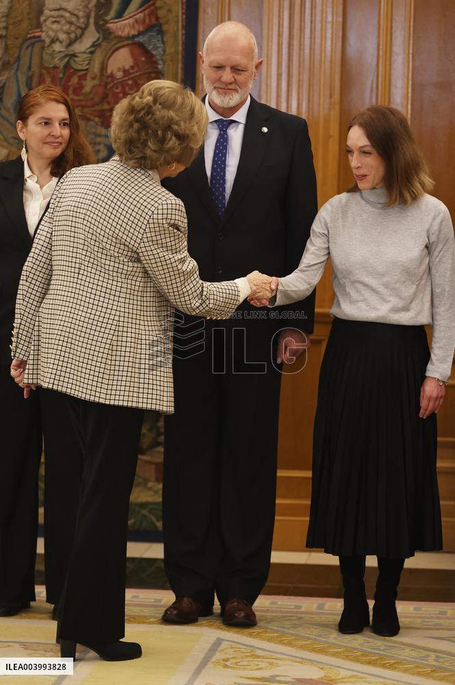 Queen Sofia Meets Héroes de 4 Patas Representatives - Madrid