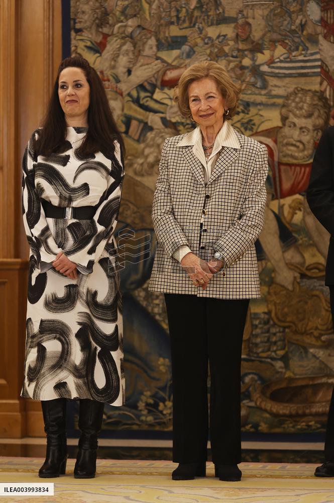 Queen Sofia Meets Héroes de 4 Patas Representatives - Madrid