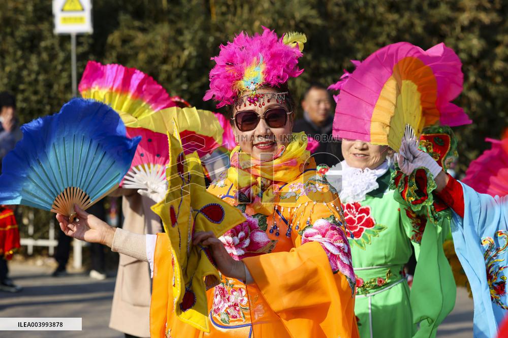 Yangko Dance Celebrate Lantern Festival in Qingdao